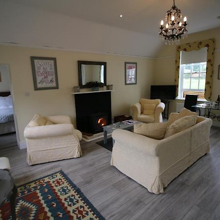 Prince Hill Cottages Worton  Экстерьер фото